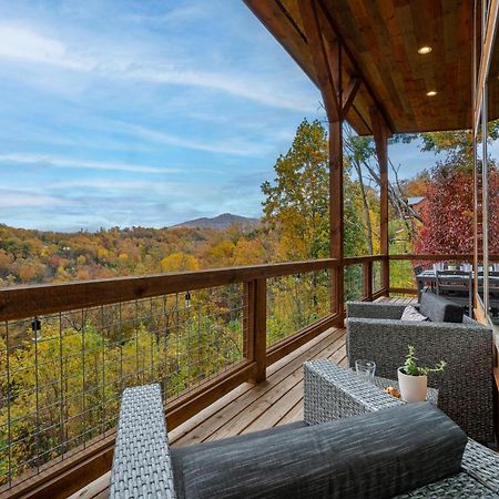 The Overlook '21 Cabin: Scenic Views with Hot Tub and Game Room Gatlinburg Exterior photo