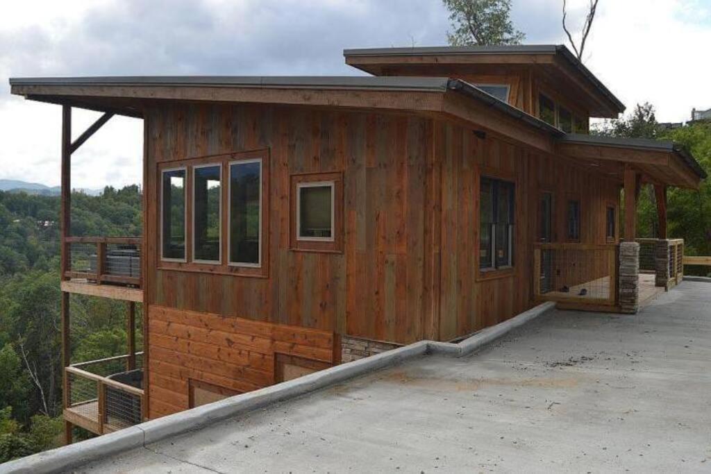 The Overlook '21 Cabin: Scenic Views with Hot Tub and Game Room Gatlinburg Exterior photo