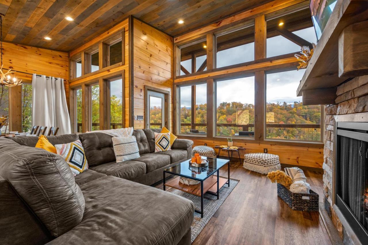 The Overlook '21 Cabin: Scenic Views with Hot Tub and Game Room Gatlinburg Exterior photo