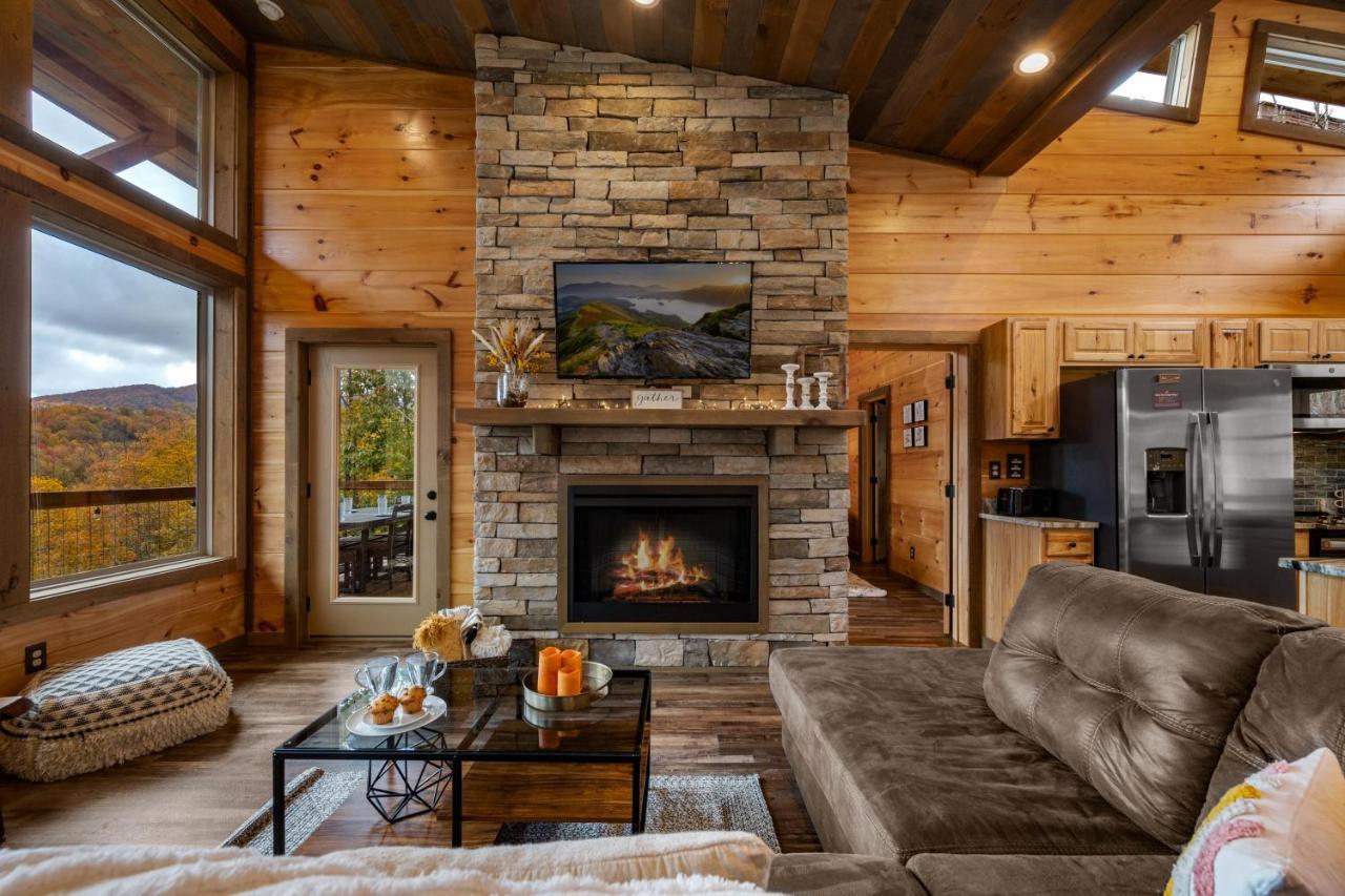 The Overlook '21 Cabin: Scenic Views with Hot Tub and Game Room Gatlinburg Exterior photo