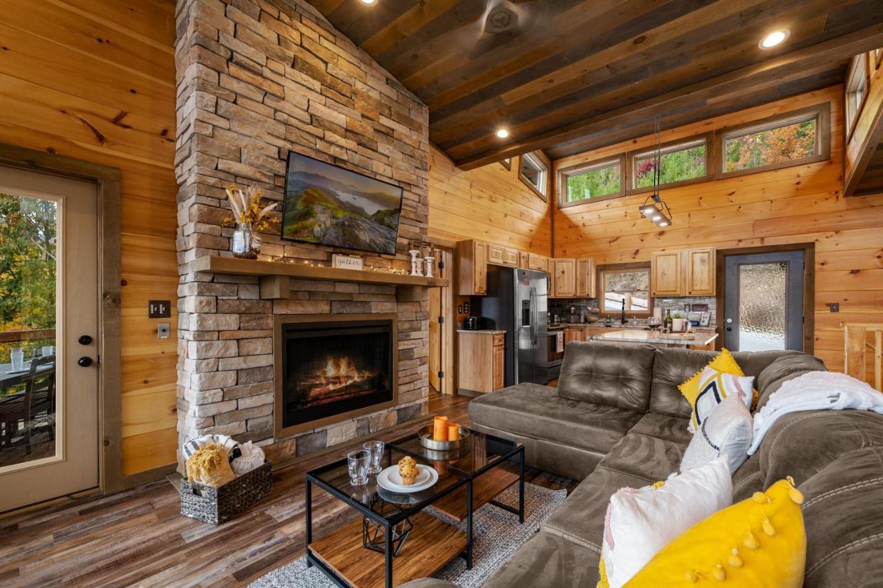 The Overlook '21 Cabin: Scenic Views with Hot Tub and Game Room Gatlinburg Exterior photo