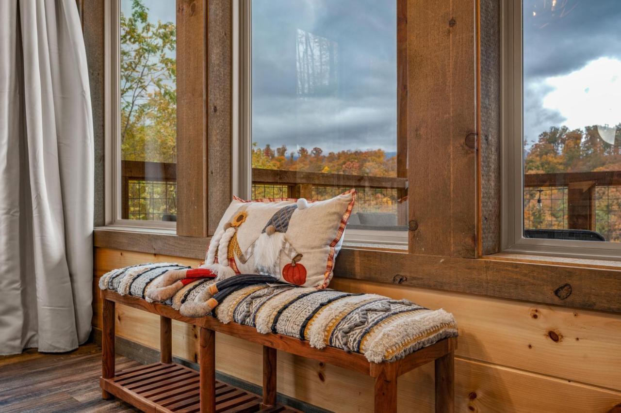 The Overlook '21 Cabin: Scenic Views with Hot Tub and Game Room Gatlinburg Exterior photo