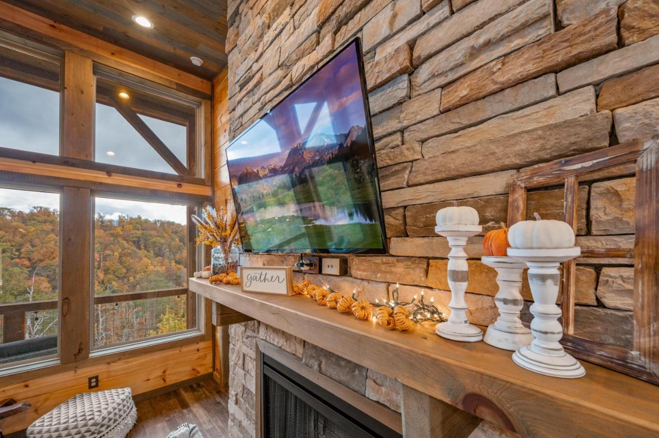 The Overlook '21 Cabin: Scenic Views with Hot Tub and Game Room Gatlinburg Exterior photo