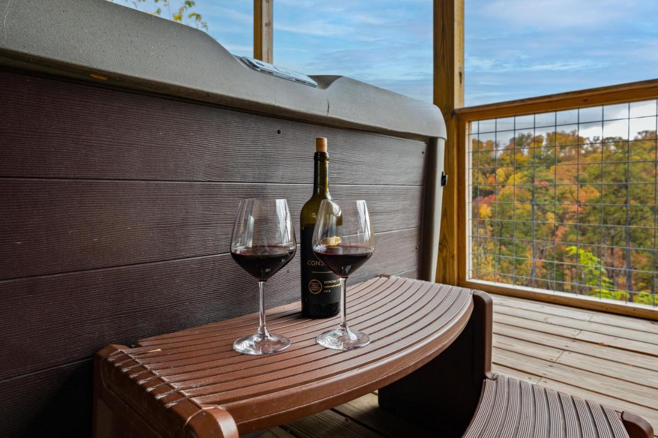 The Overlook '21 Cabin: Scenic Views with Hot Tub and Game Room Gatlinburg Exterior photo