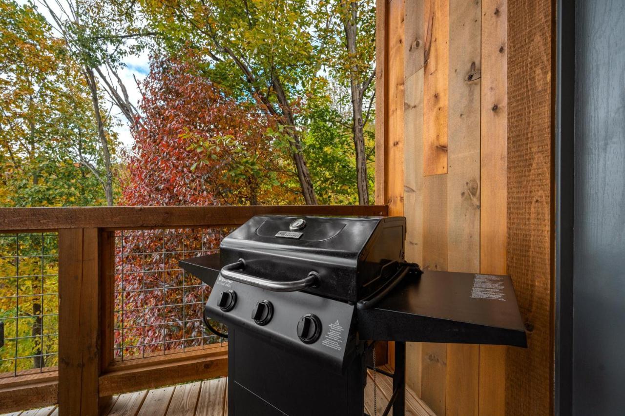 The Overlook '21 Cabin: Scenic Views with Hot Tub and Game Room Gatlinburg Exterior photo