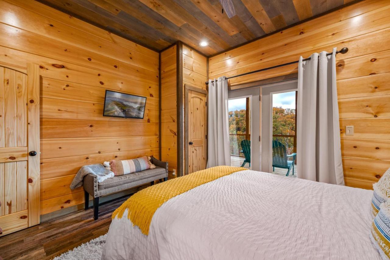 The Overlook '21 Cabin: Scenic Views with Hot Tub and Game Room Gatlinburg Exterior photo