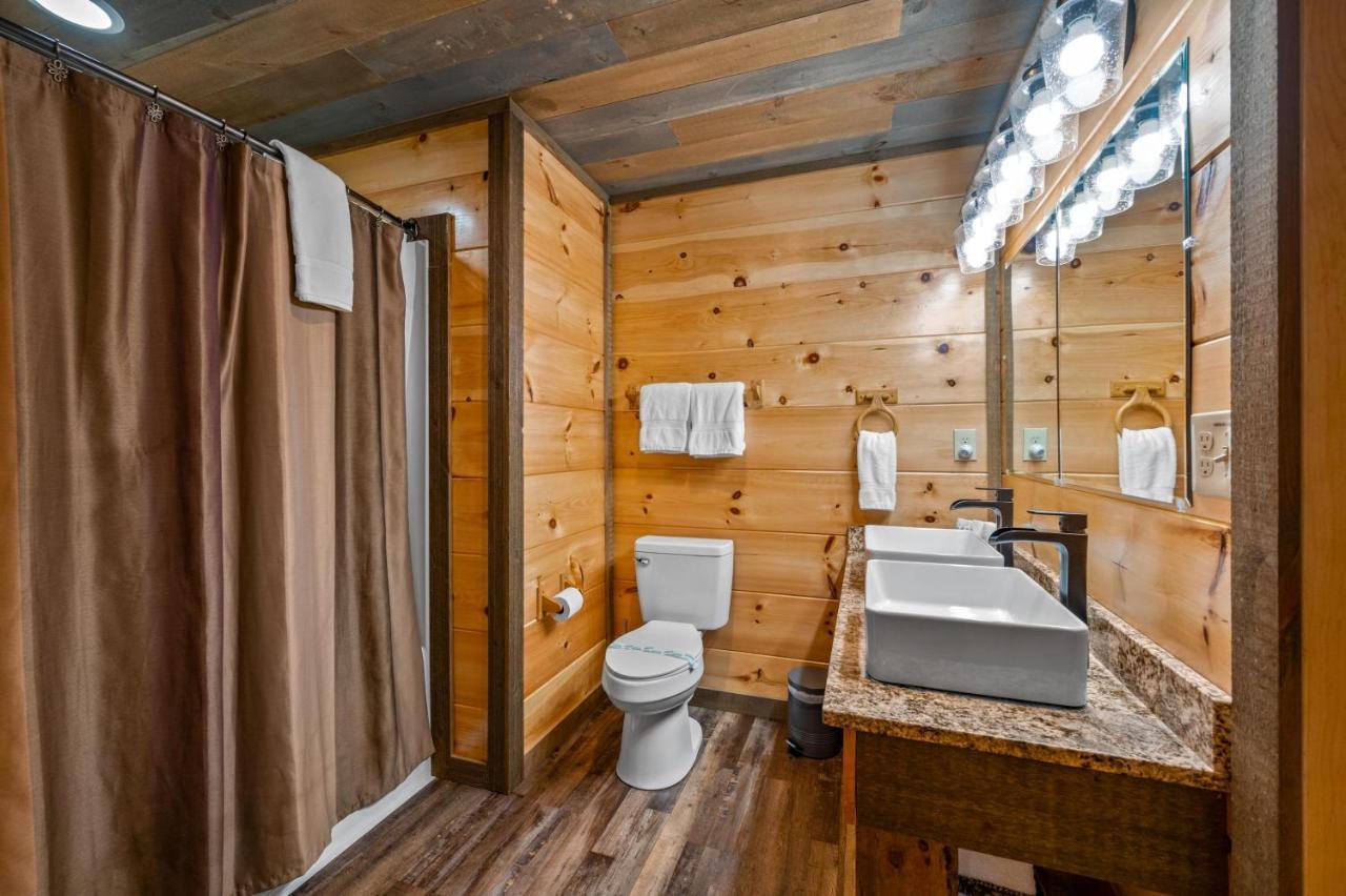 The Overlook '21 Cabin: Scenic Views with Hot Tub and Game Room Gatlinburg Exterior photo