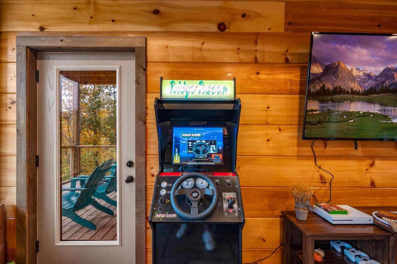 The Overlook '21 Cabin: Scenic Views with Hot Tub and Game Room Gatlinburg Exterior photo
