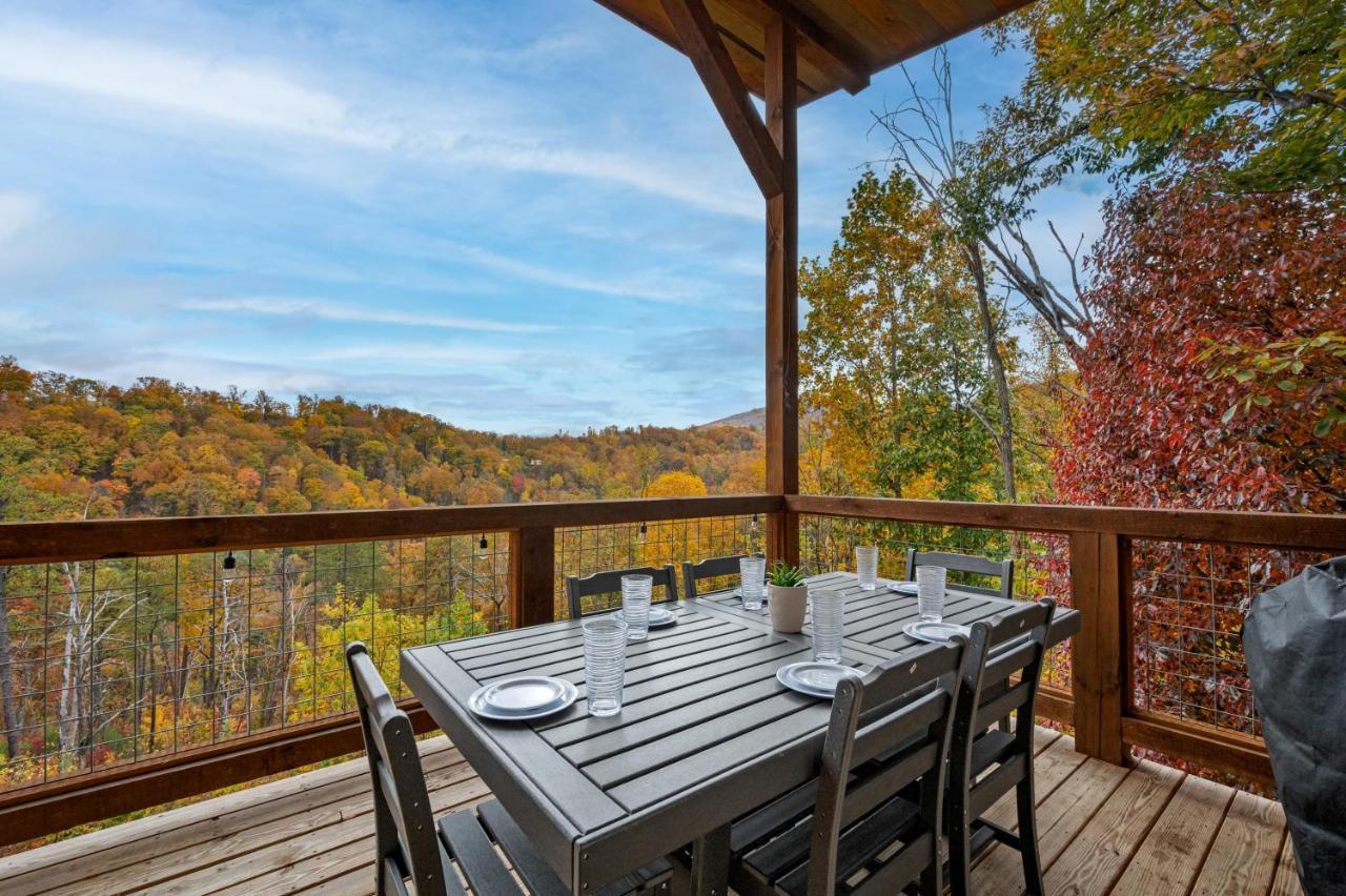 The Overlook '21 Cabin: Scenic Views with Hot Tub and Game Room Gatlinburg Exterior photo
