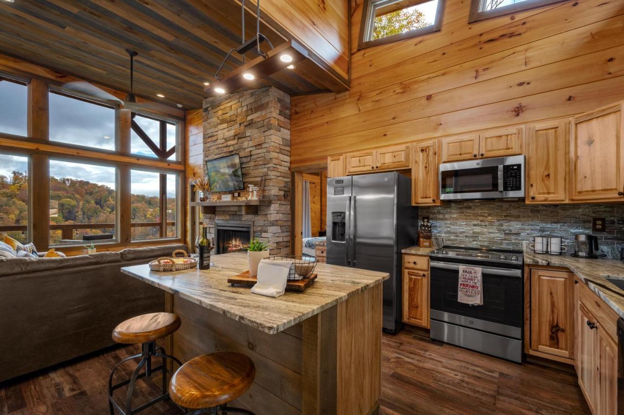 The Overlook '21 Cabin: Scenic Views with Hot Tub and Game Room Gatlinburg Exterior photo