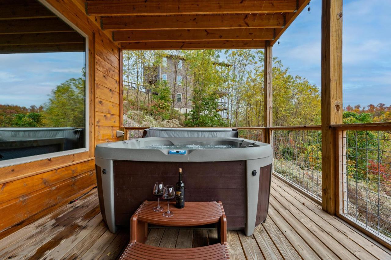 The Overlook '21 Cabin: Scenic Views with Hot Tub and Game Room Gatlinburg Exterior photo