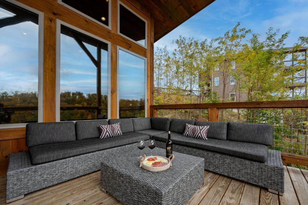 The Overlook '21 Cabin: Scenic Views with Hot Tub and Game Room Gatlinburg Exterior photo