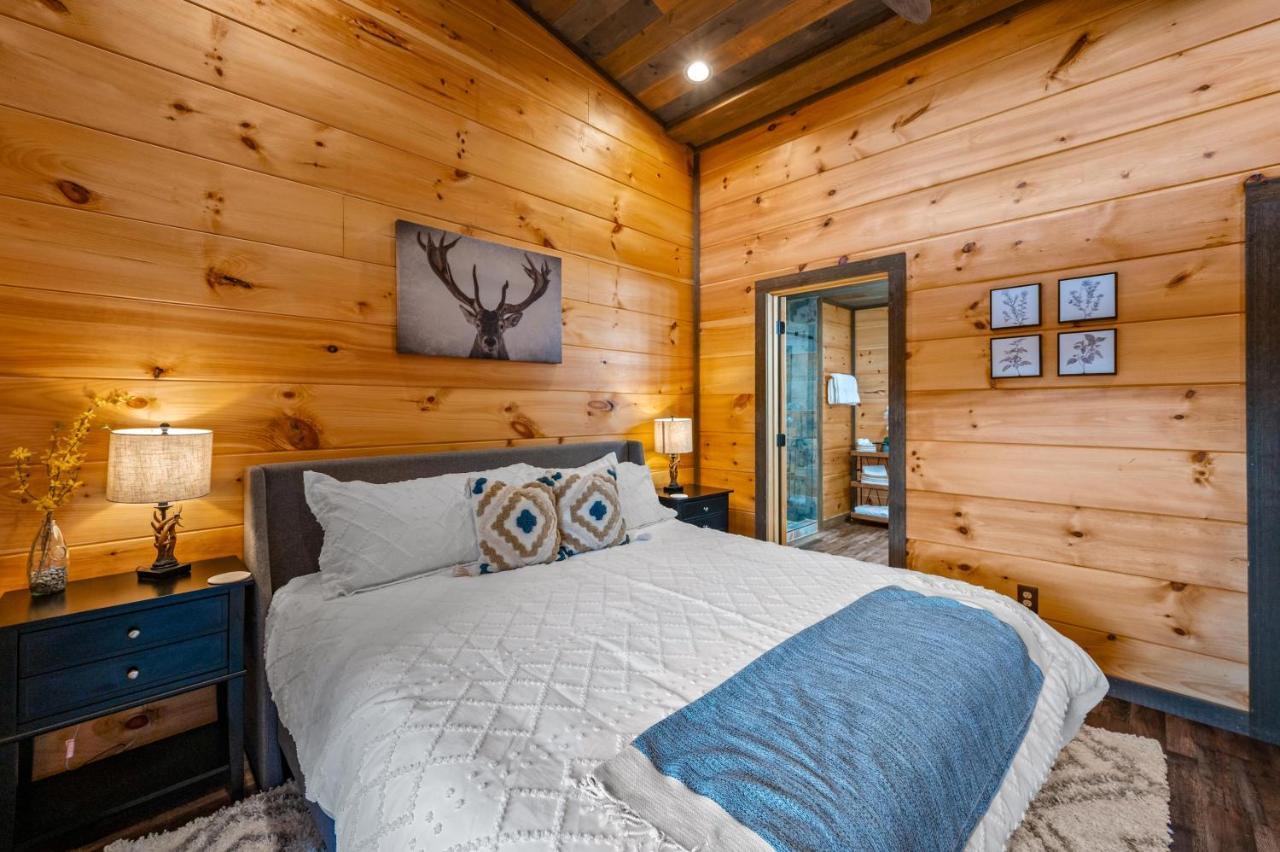 The Overlook '21 Cabin: Scenic Views with Hot Tub and Game Room Gatlinburg Exterior photo