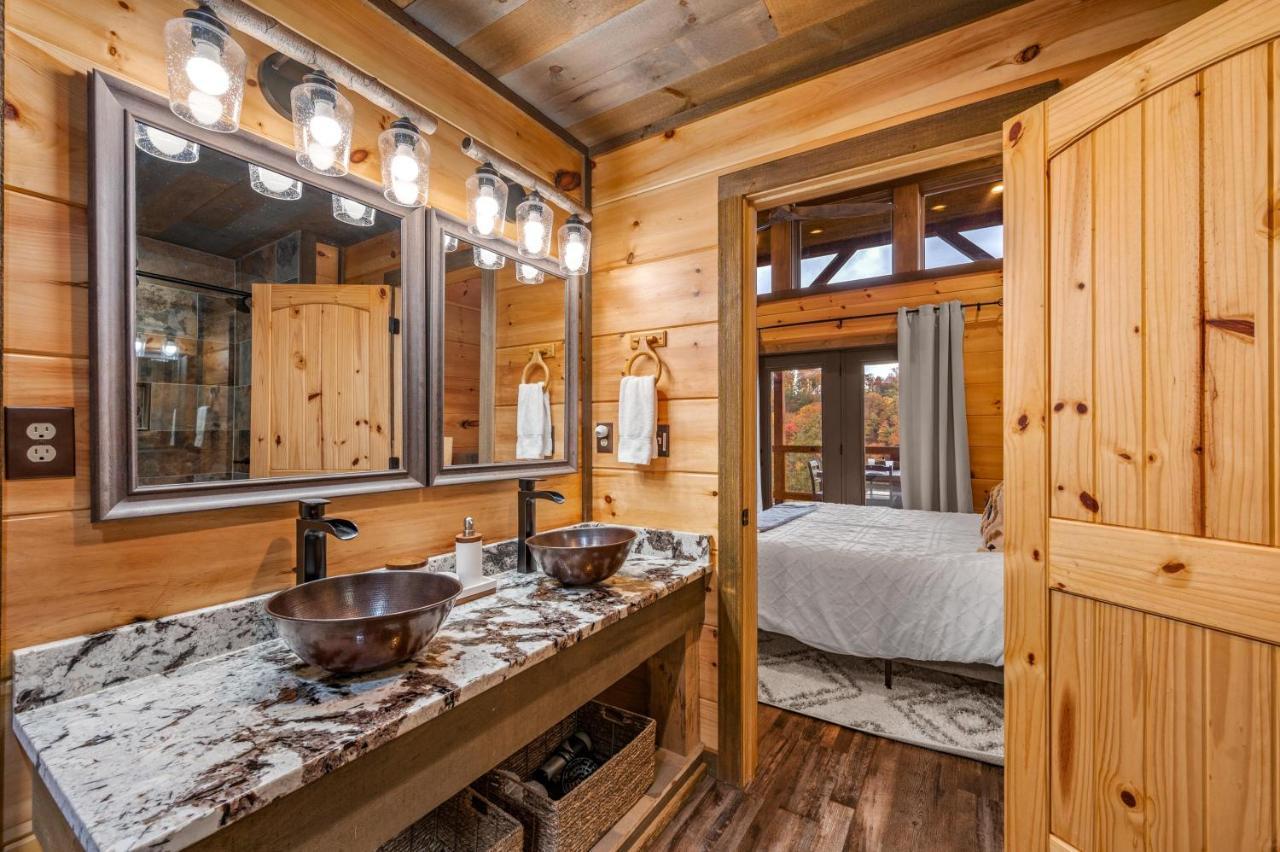 The Overlook '21 Cabin: Scenic Views with Hot Tub and Game Room Gatlinburg Exterior photo