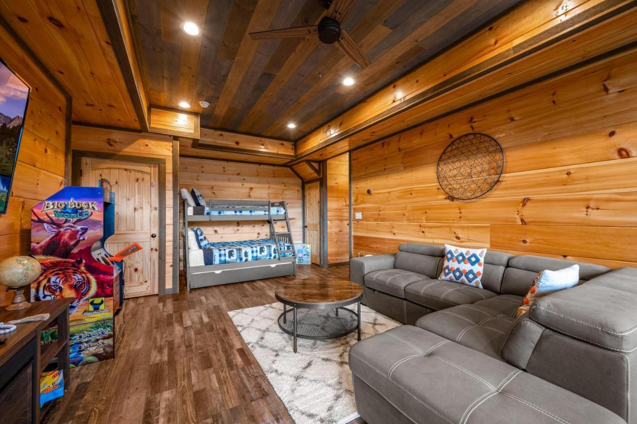 The Overlook '21 Cabin: Scenic Views with Hot Tub and Game Room Gatlinburg Exterior photo