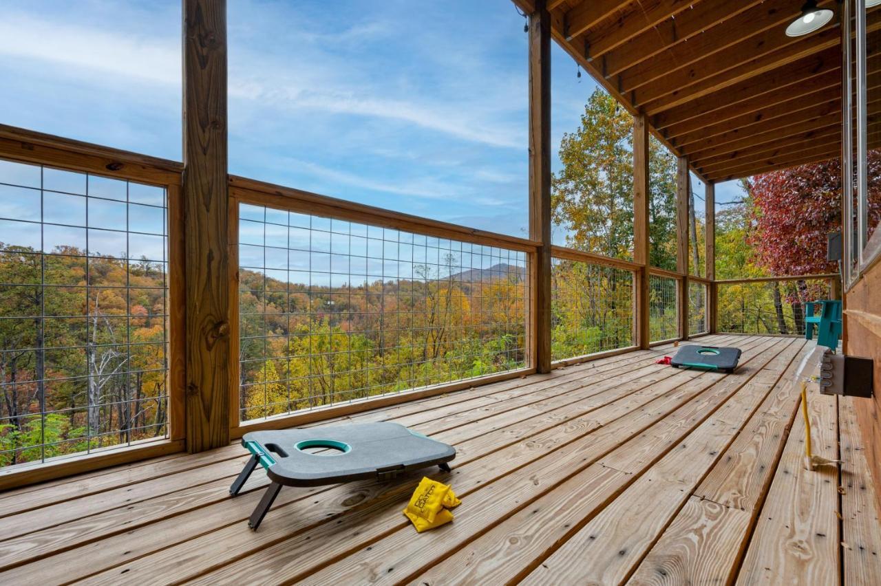 The Overlook '21 Cabin: Scenic Views with Hot Tub and Game Room Gatlinburg Exterior photo