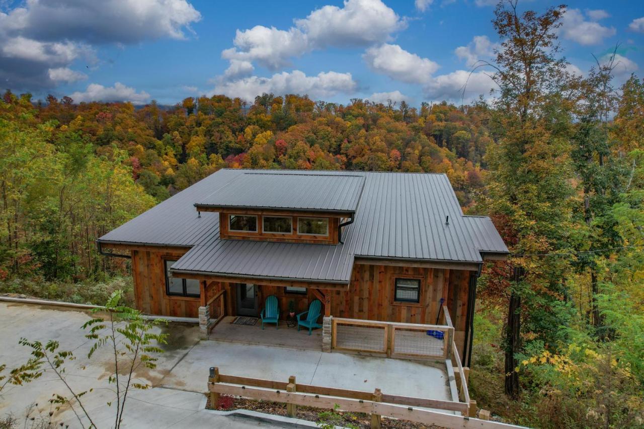 The Overlook '21 Cabin: Scenic Views with Hot Tub and Game Room Gatlinburg Exterior photo