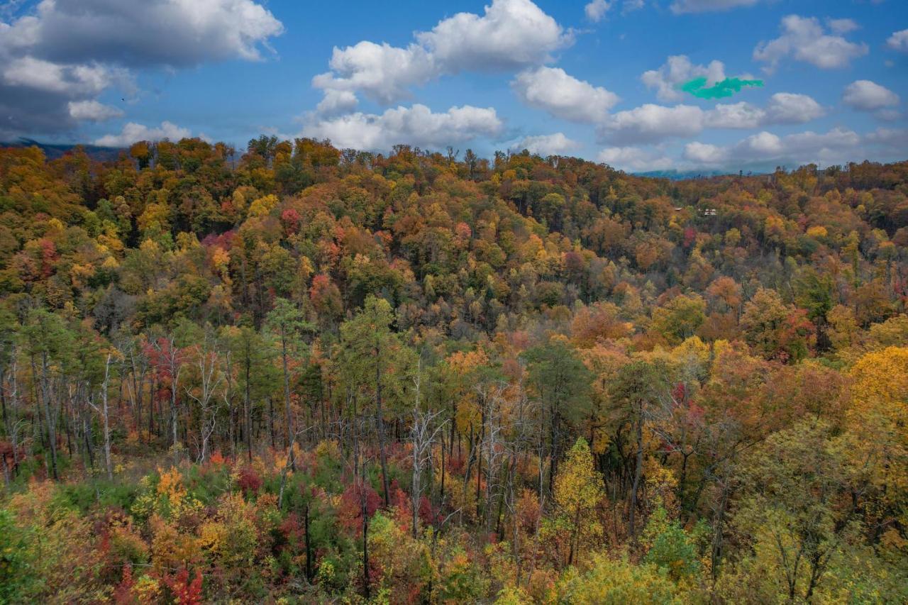 The Overlook '21 Cabin: Scenic Views with Hot Tub and Game Room Gatlinburg Exterior photo
